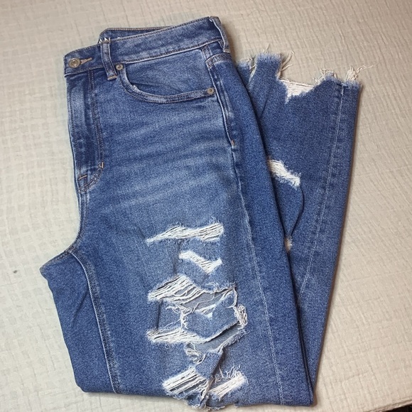 American Eagle High Rise Stretch Ripped Mom Jeans, Size 6 Short - Picture 2 of 5